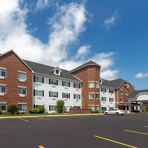 Best Western Plus Appleton Airport Mall Hotel